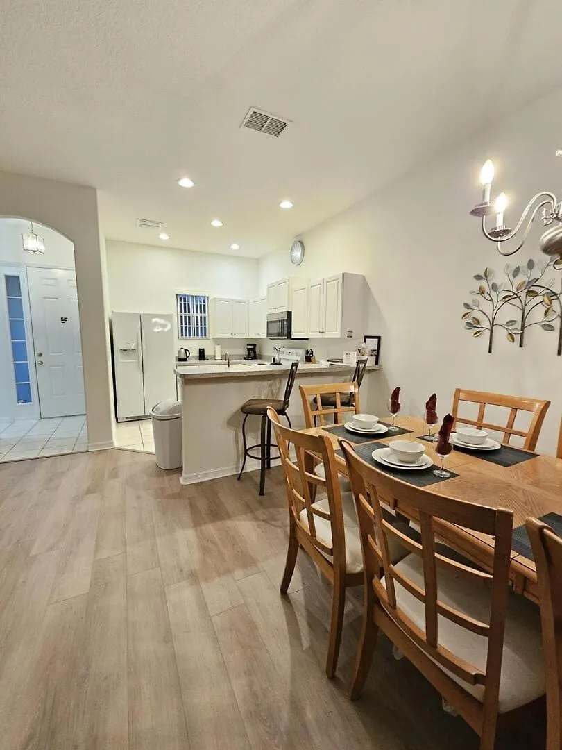 Holiday home Gated, Private Pool, Pool Table, 8 Miles To Disney, 21 Miles To Universal, Wifi Davenport
