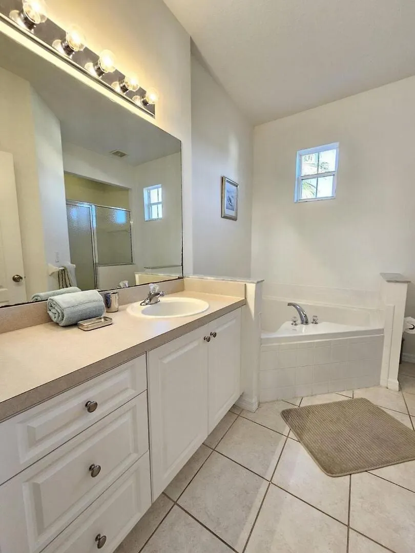 Gated, Private Pool, Pool Table, 8 Miles To Disney, 21 Miles To Universal, Wifi Davenport